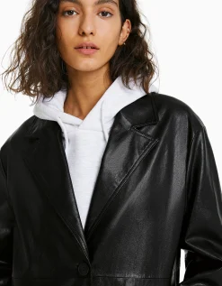BERSHKA Abrigo largo efecto piel Negro Discount