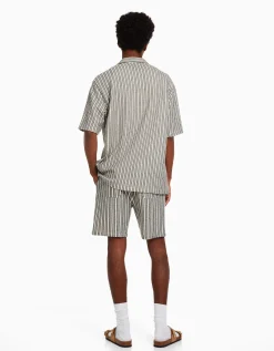BERSHKA Bermuda jogger rústica rayas Blanco / Negro Best