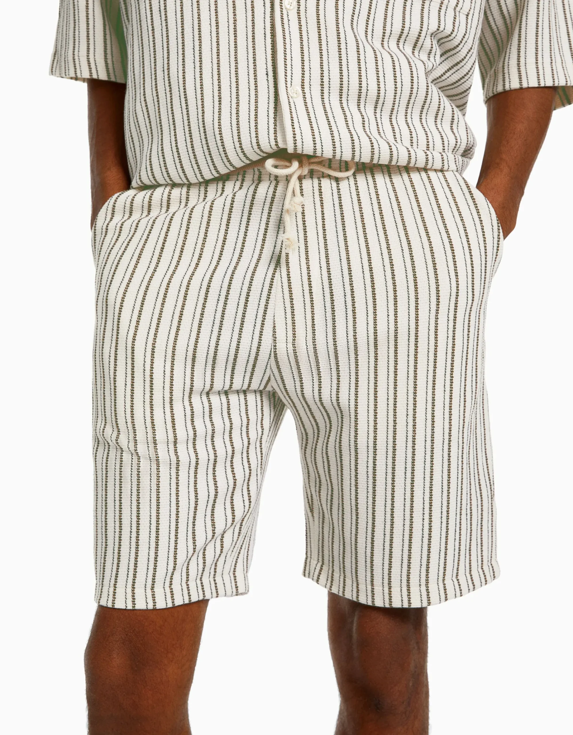 BERSHKA Bermuda jogger rústica rayas Blanco / Negro Discount