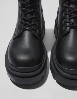 BERSHKA Botas acordonadas detalle hebillas hombre Negro Cheap