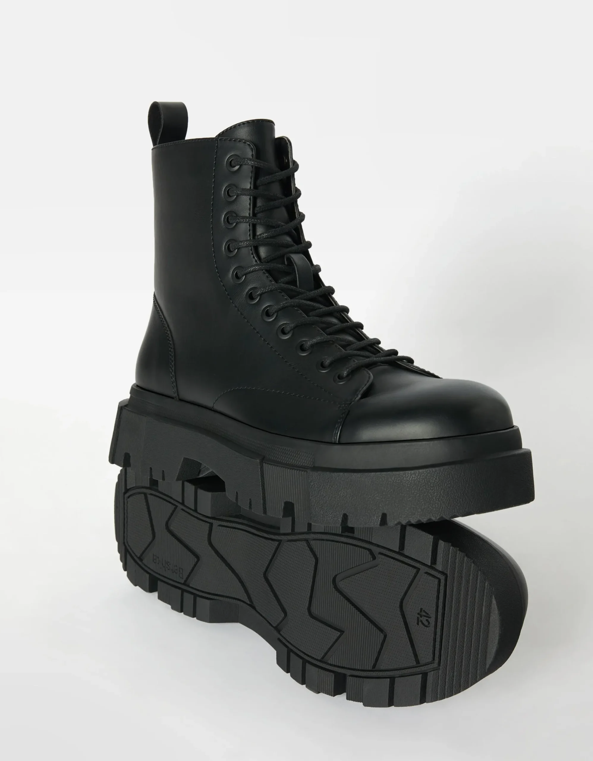 BERSHKA Botas acordonadas suela track hombre Negro Best Sale