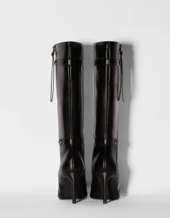 BERSHKA Botas tacón fino detalles metalizados Negro Outlet