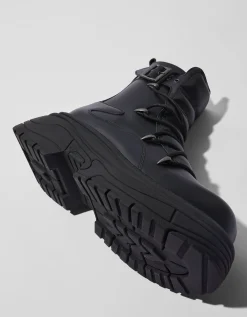 BERSHKA Botas volumen detalle hebillas hombre Negro Online