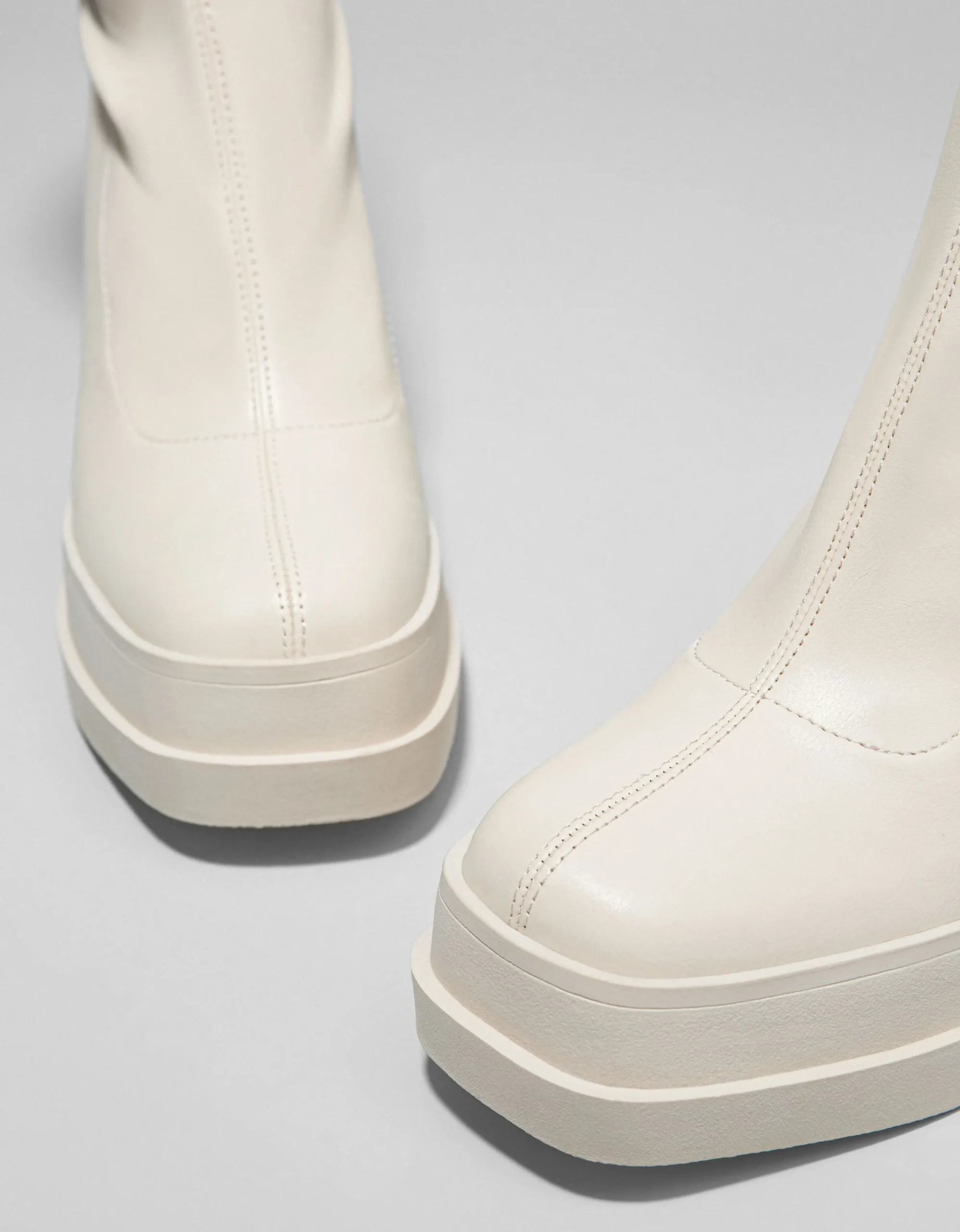 BERSHKA Botines tacón plataforma ajustados Crudo Cheap