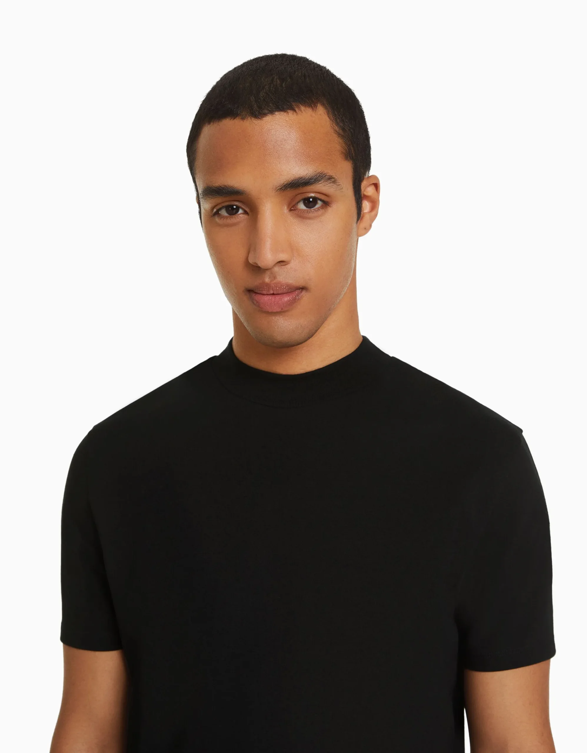 BERSHKA Camiseta manga corta cuello perkins Negro Store