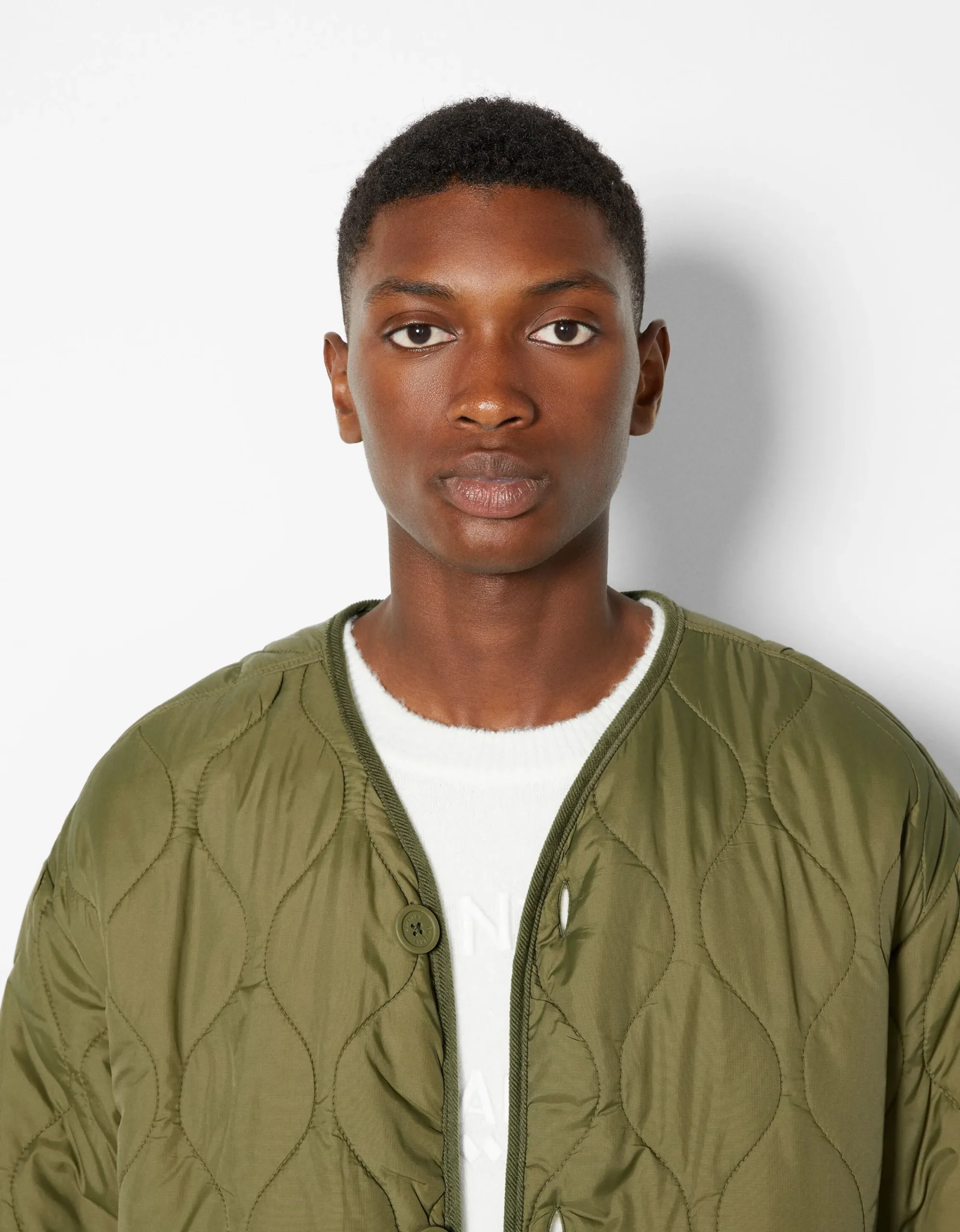 BERSHKA Cazadora acolchada cuello pico Kaki Outlet