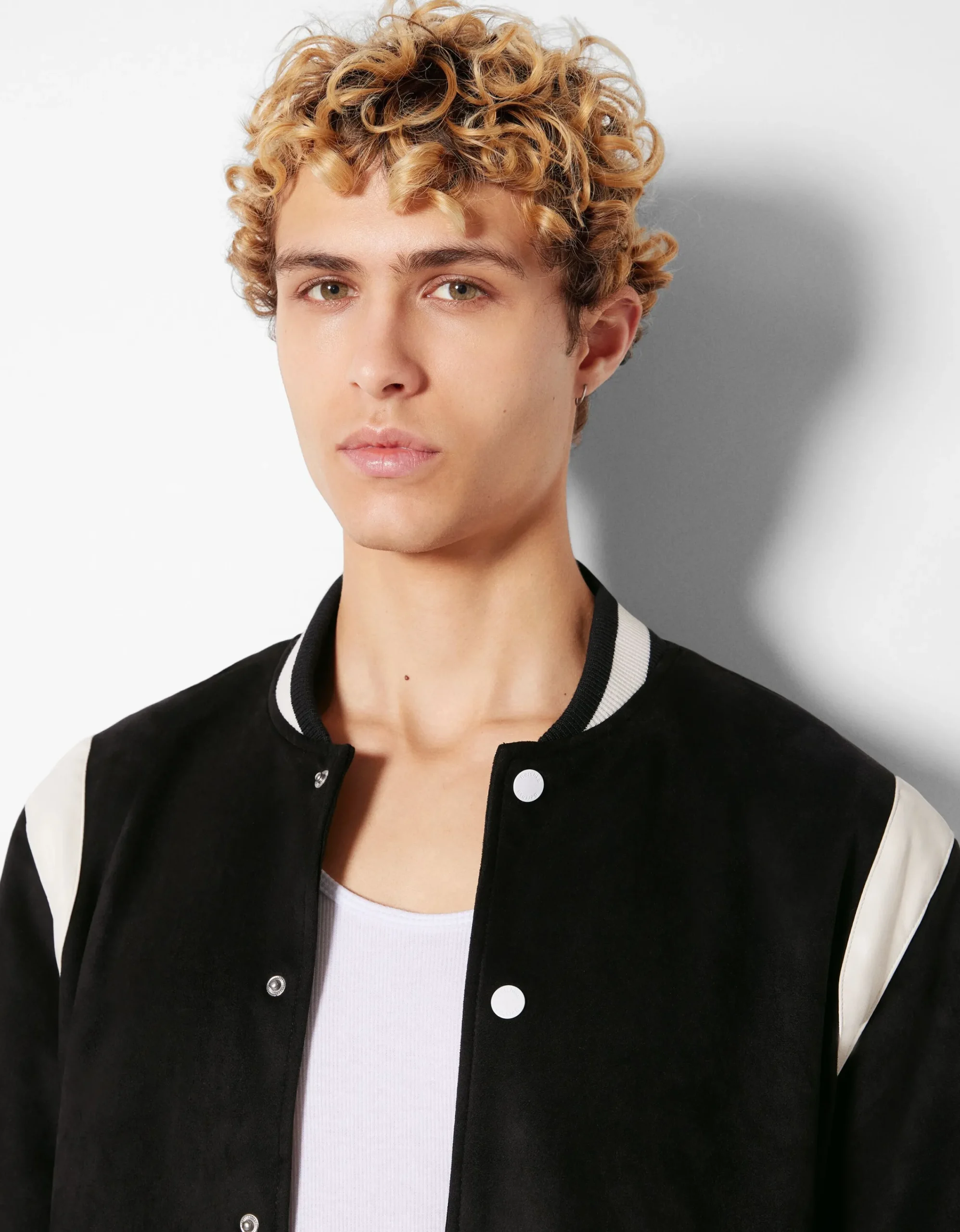 BERSHKA Cazadora efecto ante detalle polipiel Crudo Best
