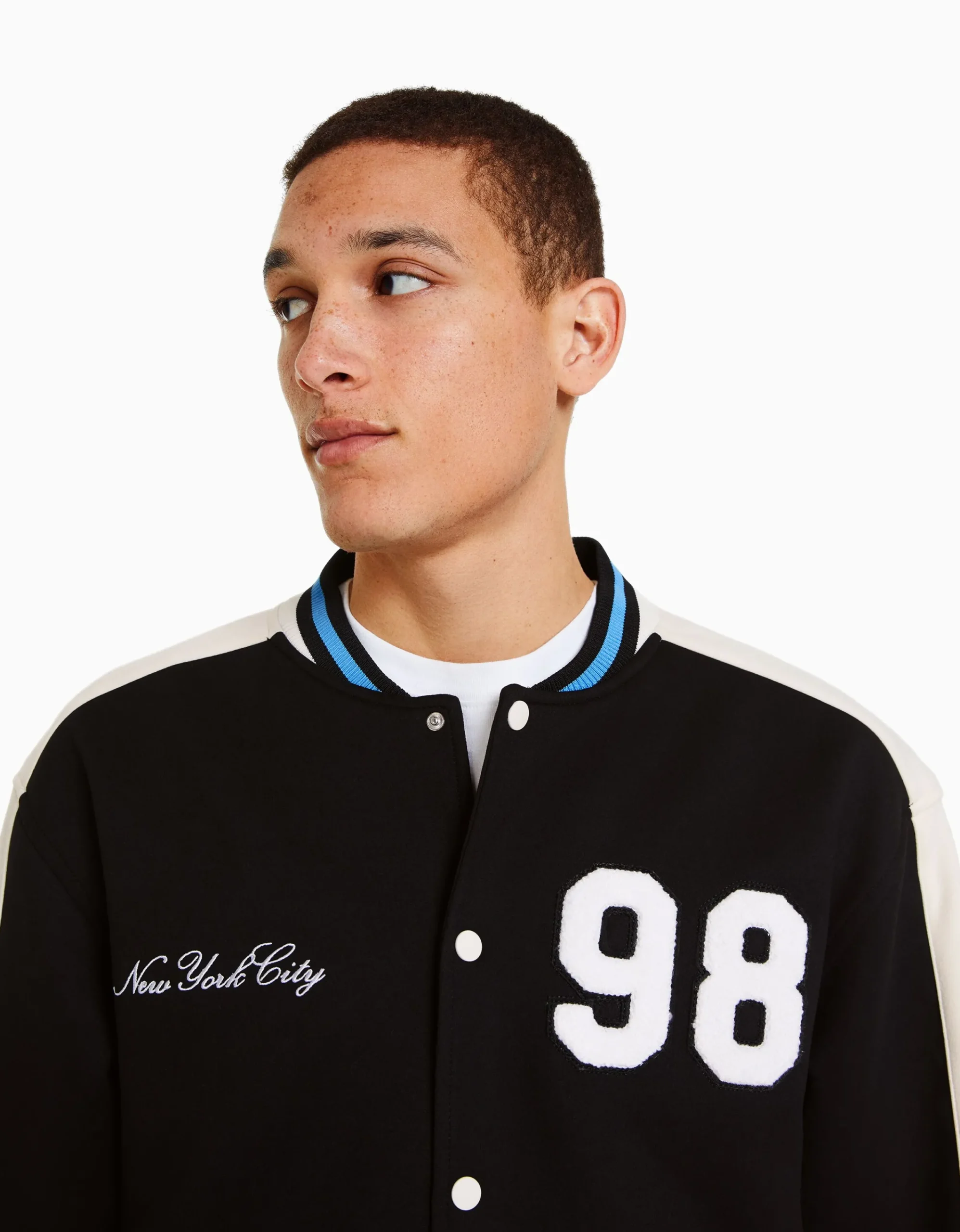 BERSHKA Cazadora efecto ante parche Negro Store