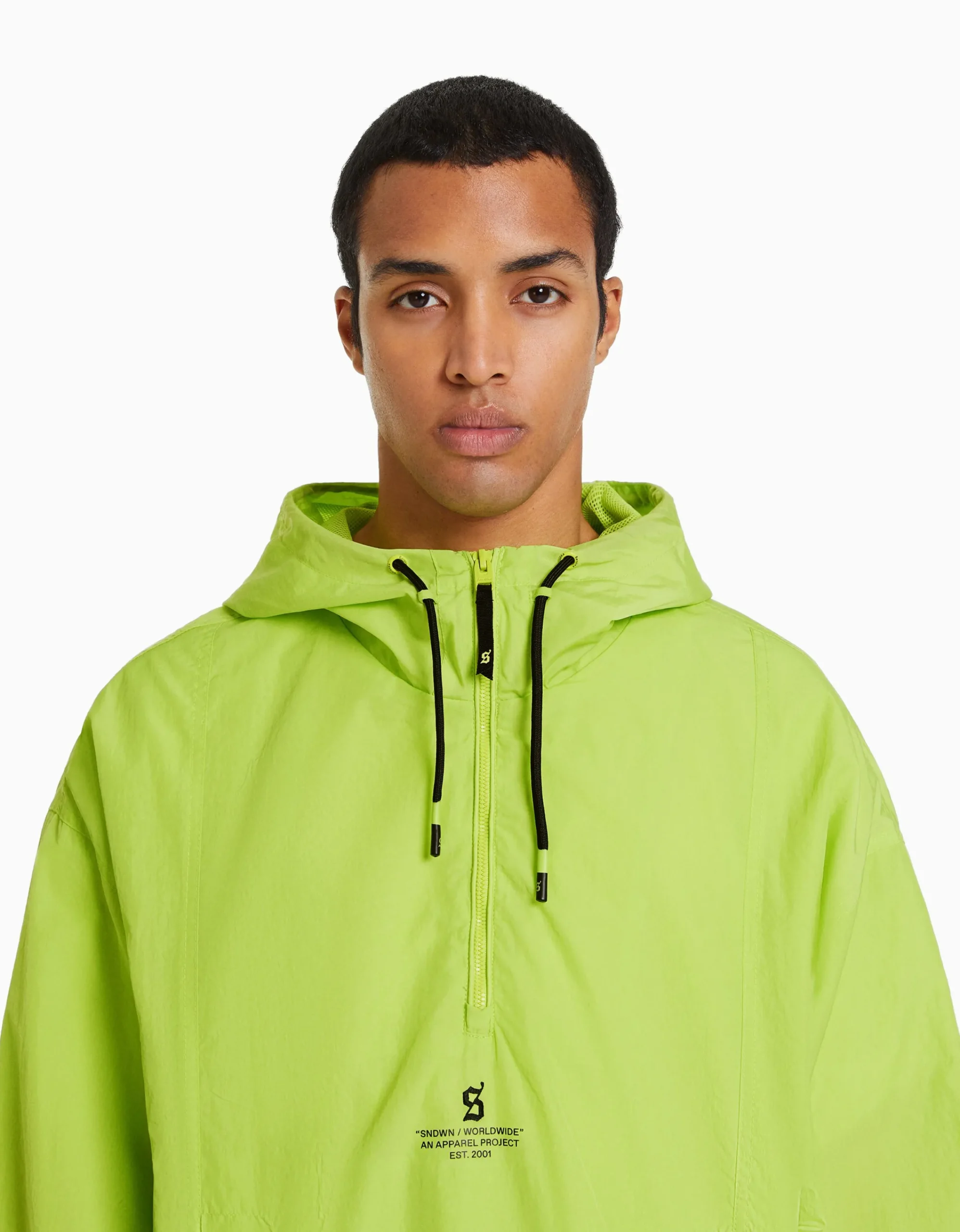 BERSHKA Cazadora fina capucha efecto nylon Lima Shop