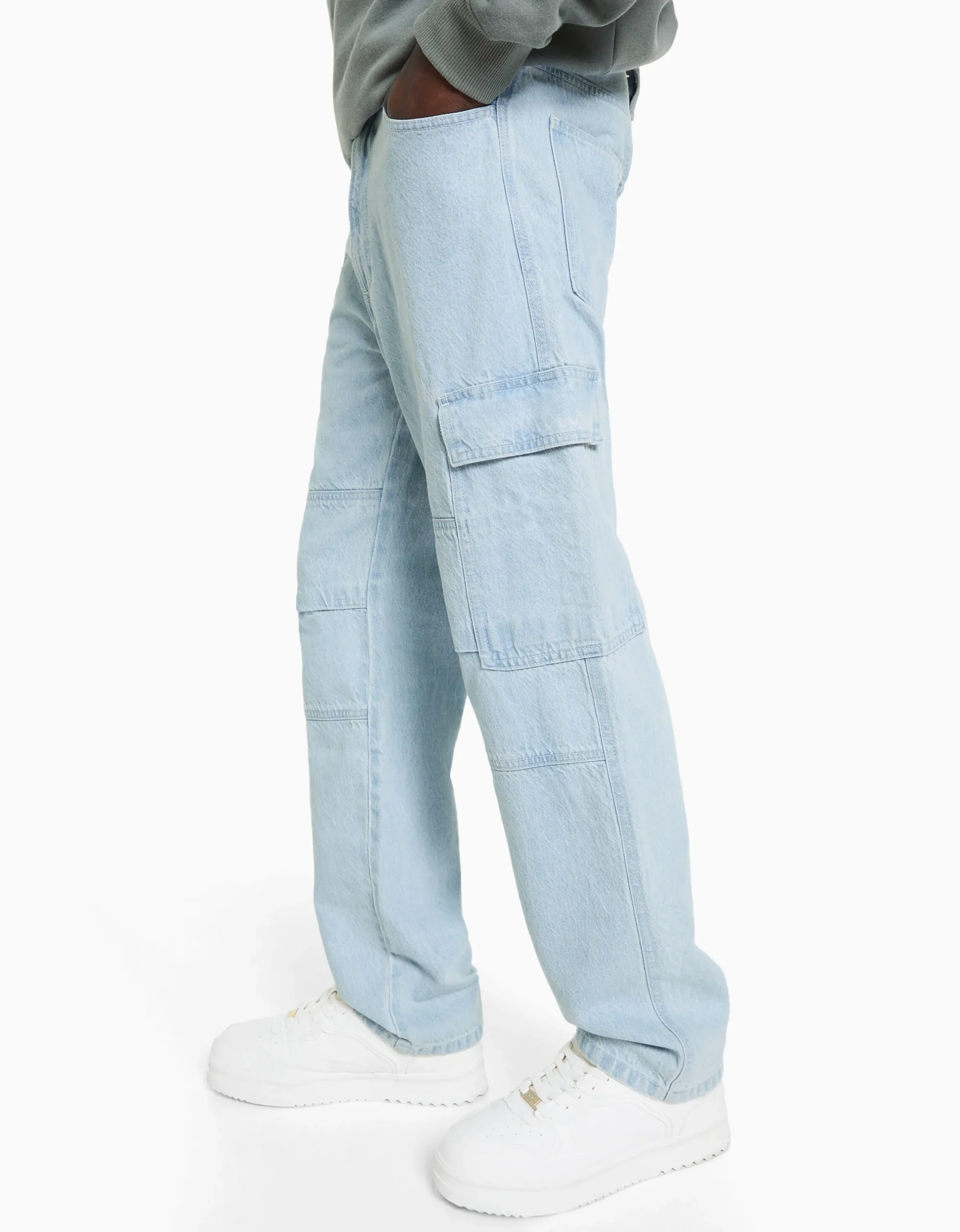 BERSHKA Jeans wide cargo Azul claro Store