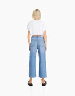 BERSHKA Jeans wide leg cropped Azul claro Online