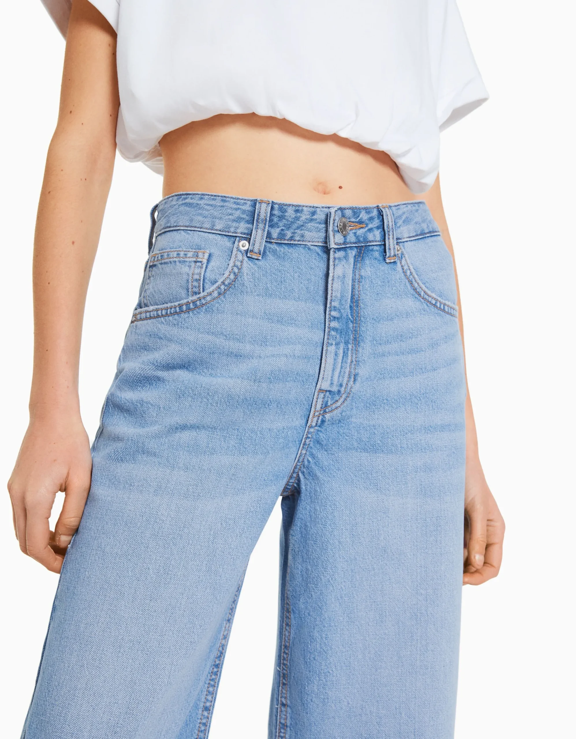 BERSHKA Jeans wide leg cropped Azul claro Online