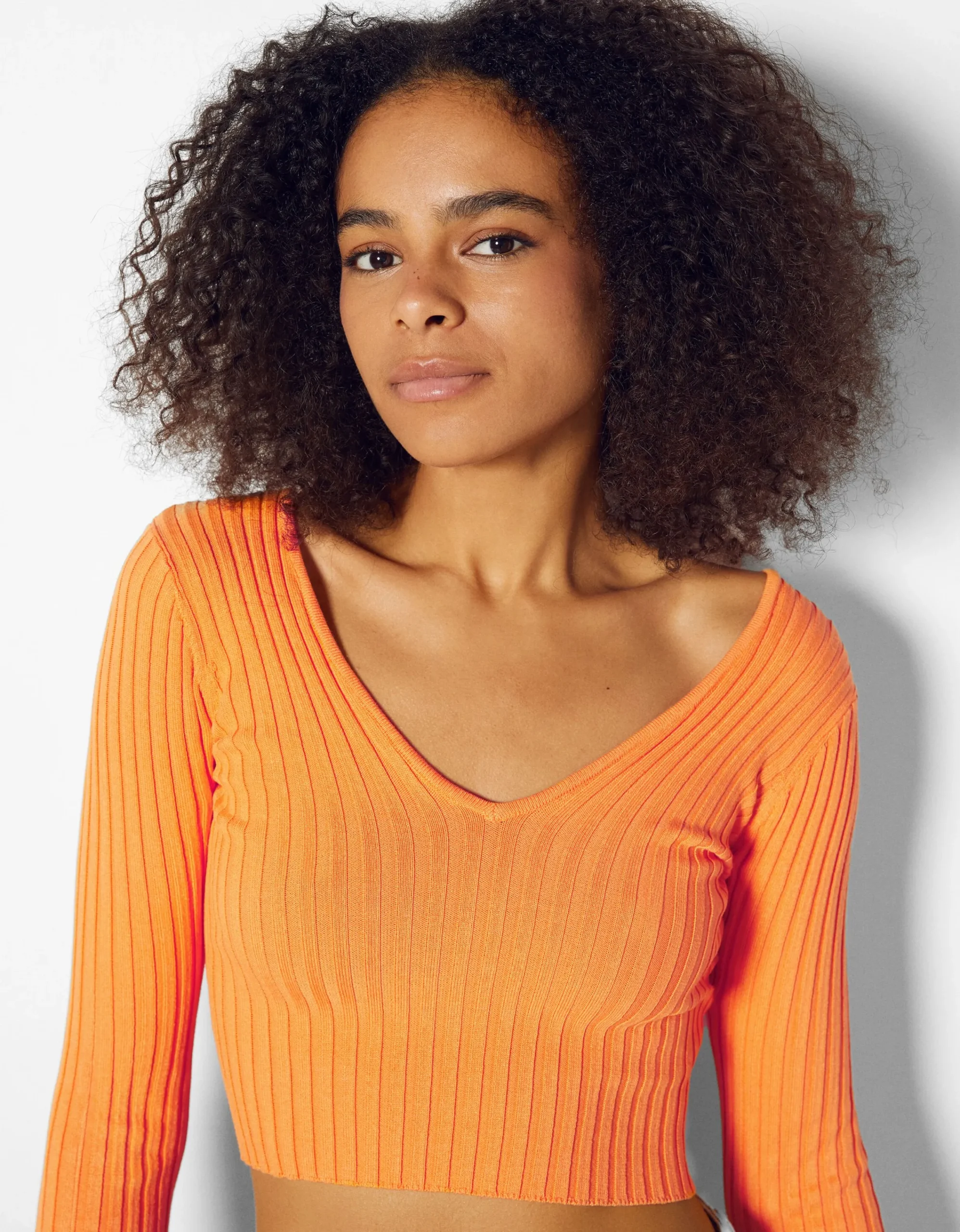 BERSHKA Jersey cuello pico rib Naranja Best