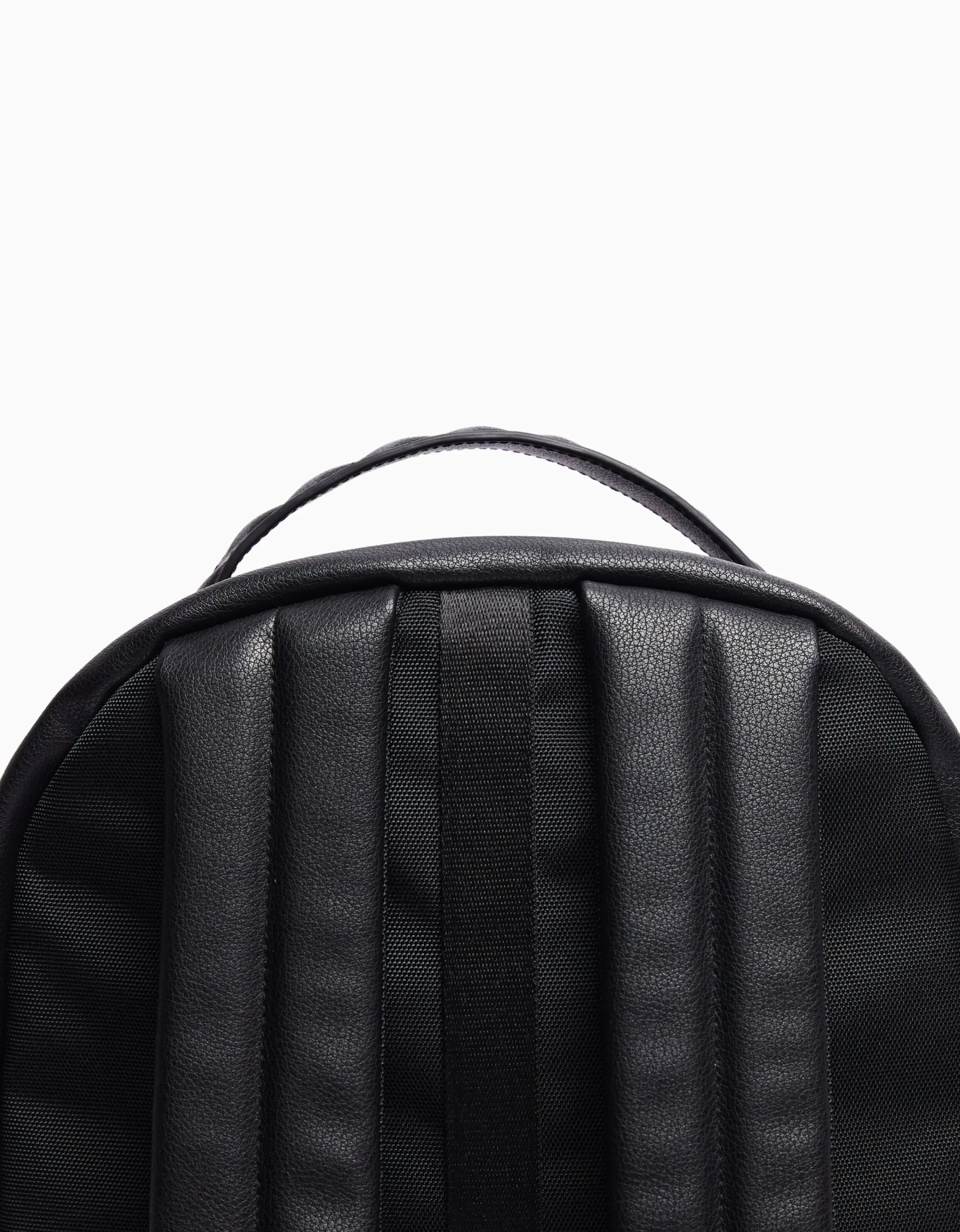 BERSHKA Mochila efecto piel Negro New