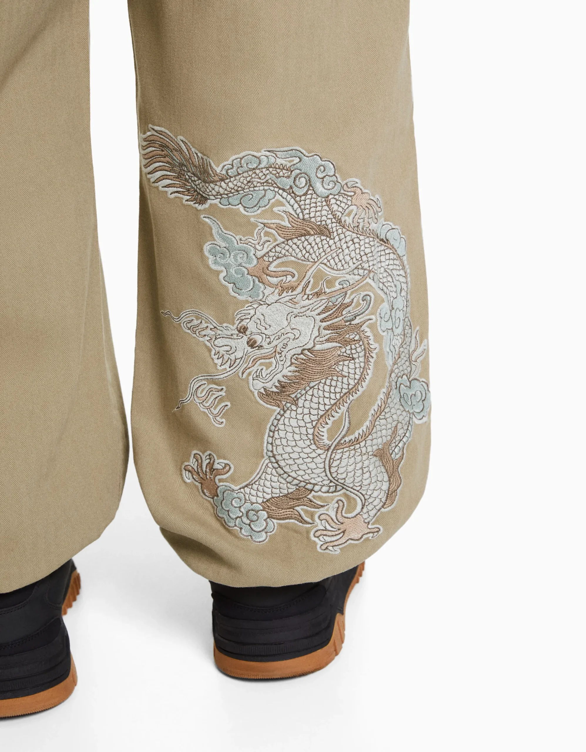 BERSHKA Pantalón jogger algodón bordado Camel Cheap