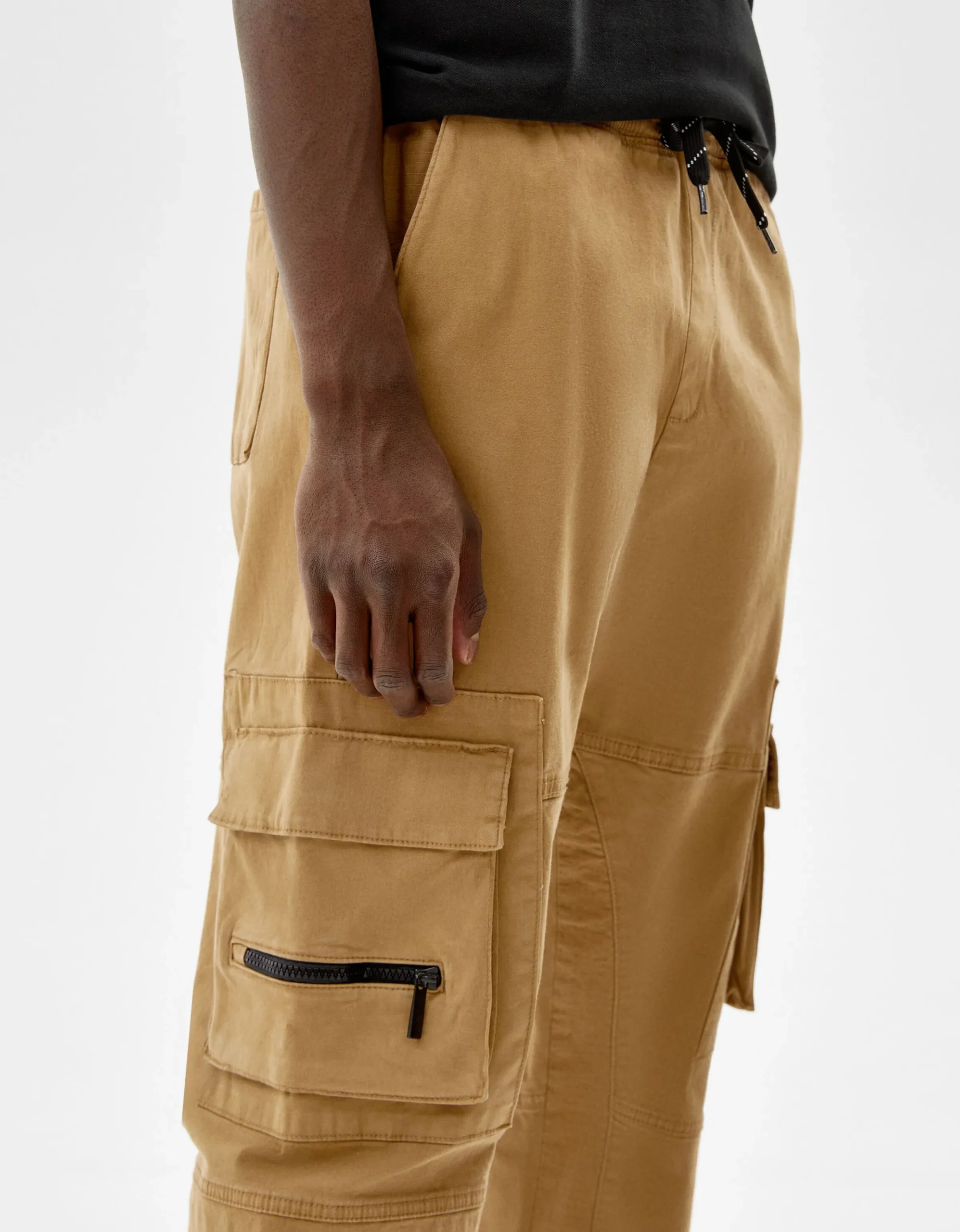 BERSHKA Pantalón jogger cargo Kaki Shop