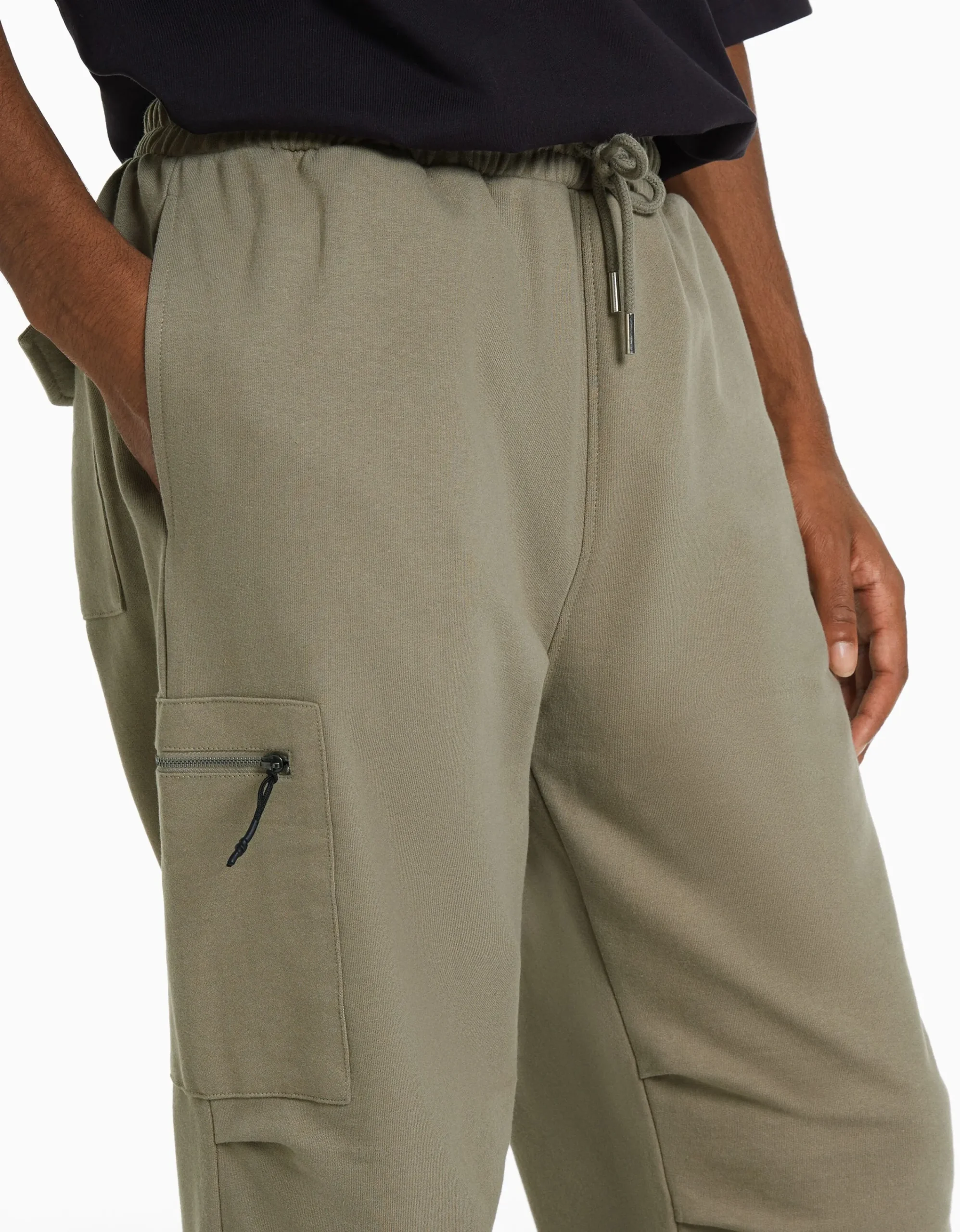BERSHKA Pantalón parachute felpa bolsillo cremallera Kaki Sale