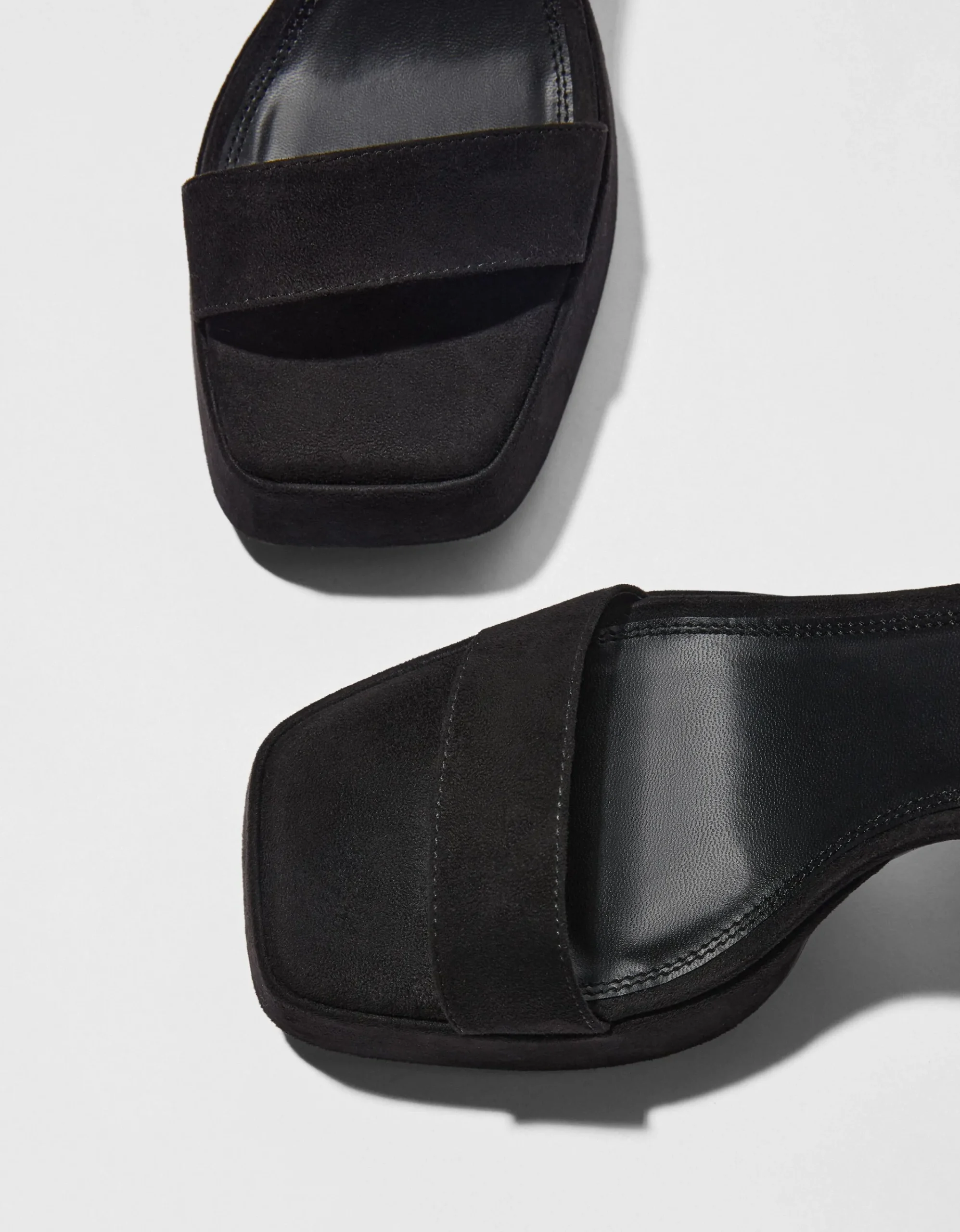 BERSHKA Sandalia tacón plataforma Negro Sale