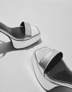 BERSHKA Sandalia tacón forma metalizada Plata Discount