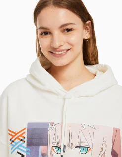 BERSHKA Sudadera capucha print Darling in the Franxx Blanco roto Best
