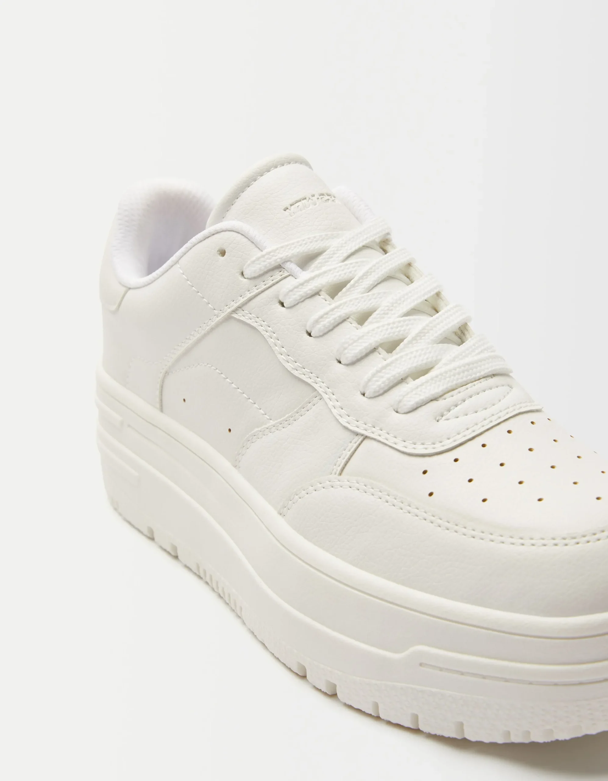 BERSHKA Zapatillas plataforma monocolor Blanco Cheap