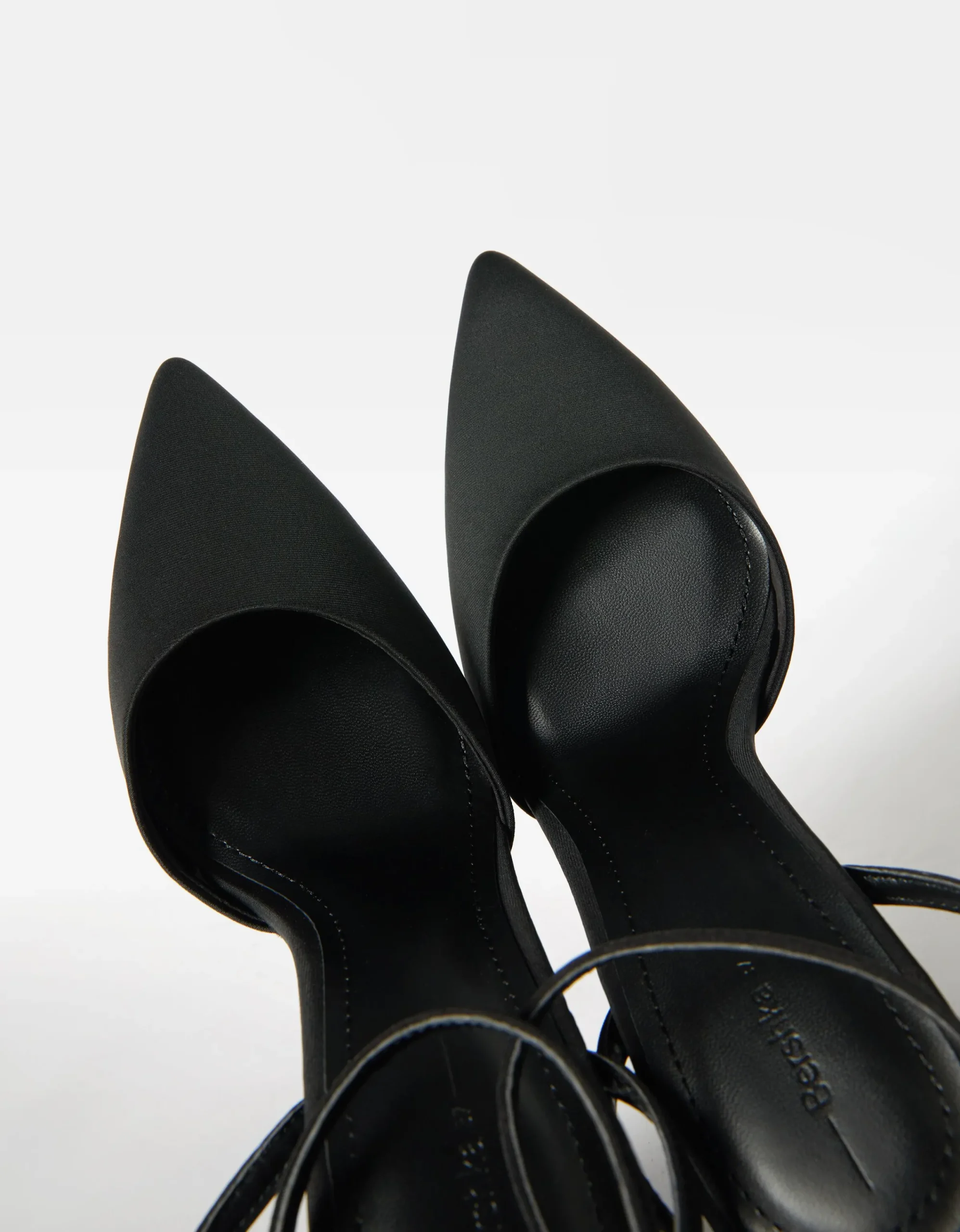 BERSHKA Zapato tacón destalonado pulsera Negro Sale